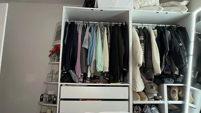 Snapshot of KayleeBella chatting on April 2026 07:01:01 PM KayleeBella online show from April 2026 07:01:01 PM