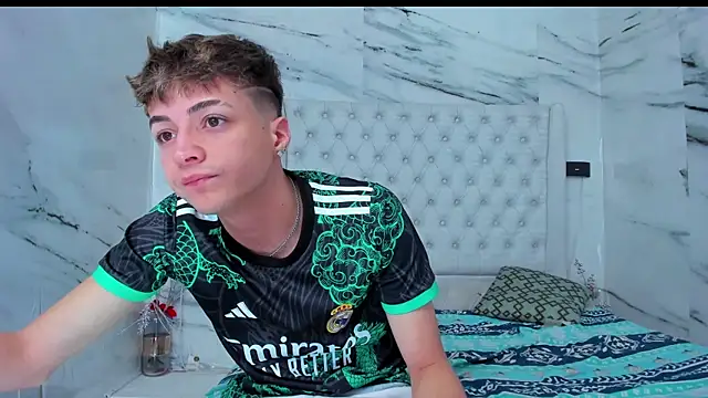 Ari and Storm online show from November 2025 01:10:02 PM