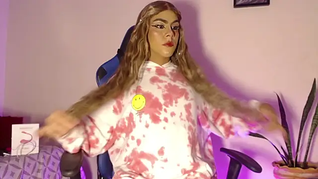 Snapshot of Antonella_copper chatting on November 2025 03:17:01 AM Antonella copper online show from November 2025 03:17:01 AM