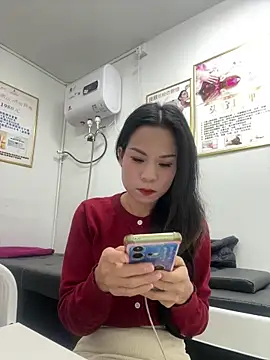 Baby-mmm online show from November 2025 11:46:02 AM