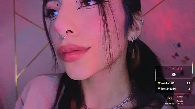 Snapshot of Hollyxx_ chatting on November 2025 10:48:01 PM Hollyxx online show from November 2025 10:48:01 PM