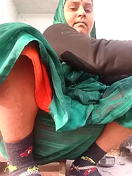 Sheema tyagi online show from December 2025 02:49:01 AM