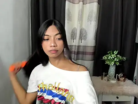 Snapshot of Kayra_Slut122 chatting on October 2025 04:16:01 AM Kayra Slut122 online show from October 2025 04:16:01 AM