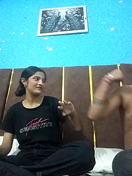 Snapshot of romantic_couple1 chatting on September 2025 01:05:02 AM romantic couple1 online show from September 2025 01:05:02 AM