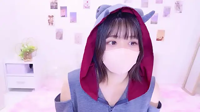 Snapshot of Hinata_Sun chatting on November 2025 04:29:01 PM Hinata Sun online show from November 2025 04:29:01 PM