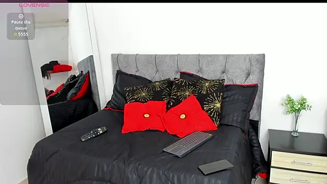 camila collins7 online show from December 2025 01:04:02 PM