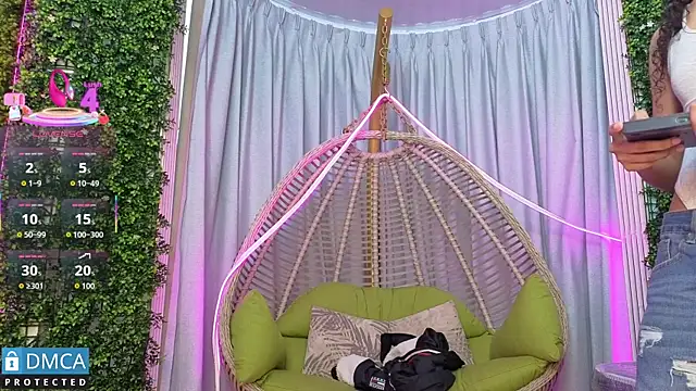 Kiara Zahiri   online show from October 2025 11:29:02 AM