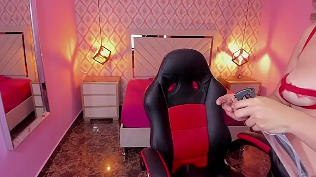 CHRISTY TEIGEN4 online show from October 2025 07:21:01 PM