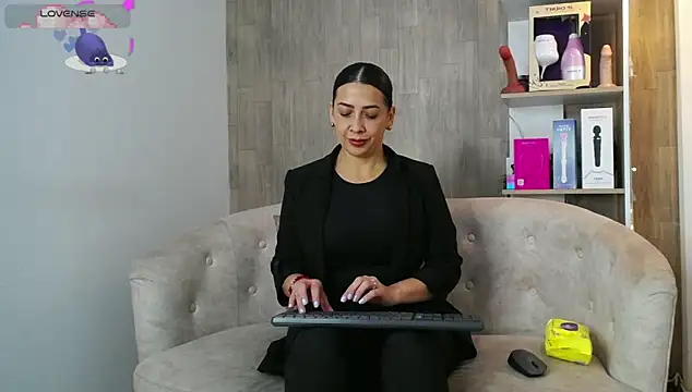 cortney tayler online show from December 2025 02:32:02 PM