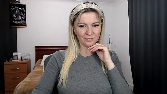 ParadiseAlina online show from May 2026 07:34:02 PM