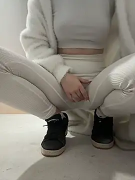 Snapshot of Cumonmme chatting on December 2025 08:25:01 PM Cumonmme online show from December 2025 08:25:01 PM