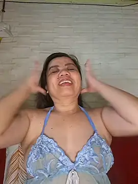 hotlyn45 online show from April 2026 07:33:02 PM