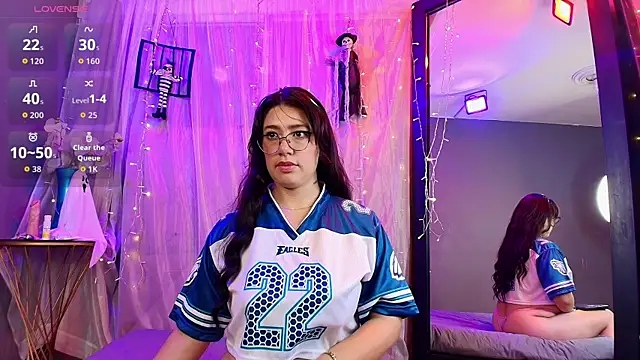 Shalyn Lux online show from October 2025 03:07:02 AM