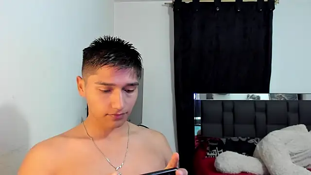 Snapshot of mateo-Esposito chatting on April 2026 01:15:01 AM mateo-Esposito online show from April 2026 01:15:01 AM
