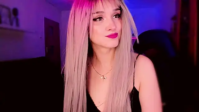 Snapshot of MistressJolie chatting on April 2026 03:20:01 AM MistressJolie online show from April 2026 03:20:01 AM