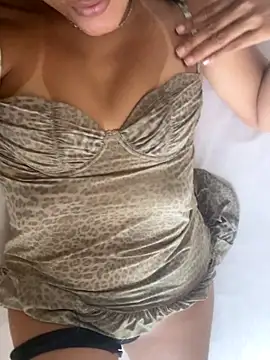 Katianesantos online show from September 2025 05:27:02 PM