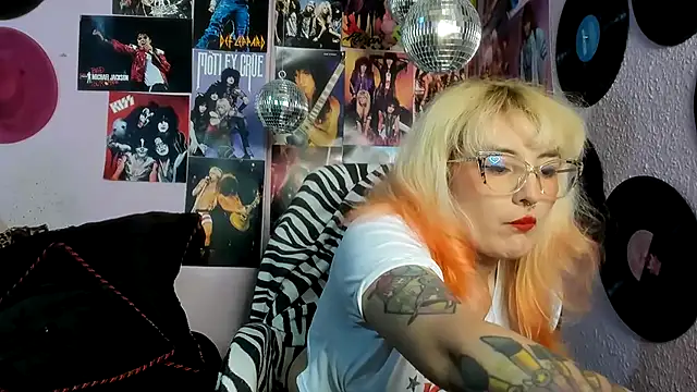 Avril Maria online show from March 2026 06:33:01 PM