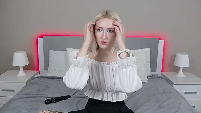 Snapshot of MarianeSun chatting on September 2025 04:06:01 AM MarianeSun online show from September 2025 04:06:01 AM