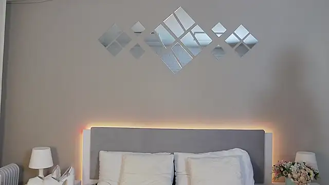 Snapshot of MarianeSun chatting on October 2025 04:10:02 AM MarianeSun online show from October 2025 04:10:02 AM