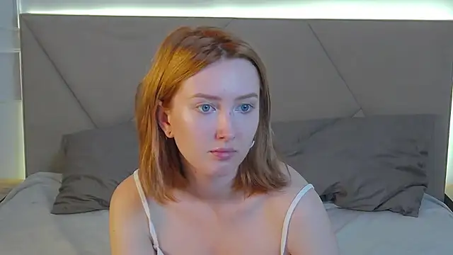 Snapshot of MarianeSun chatting on July 2026 04:07:02 AM MarianeSun online show from July 2026 04:07:02 AM