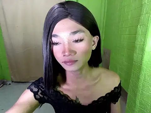 Petite HugeCock online show from September 2025 04:18:01 PM