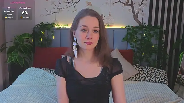 Snapshot of SkyHelen chatting on February 2026 04:33:01 AM SkyHelen online show from February 2026 04:33:01 AM