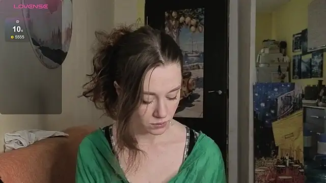 Snapshot of SkyHelen chatting on April 2026 07:02:01 AM SkyHelen online show from April 2026 07:02:01 AM