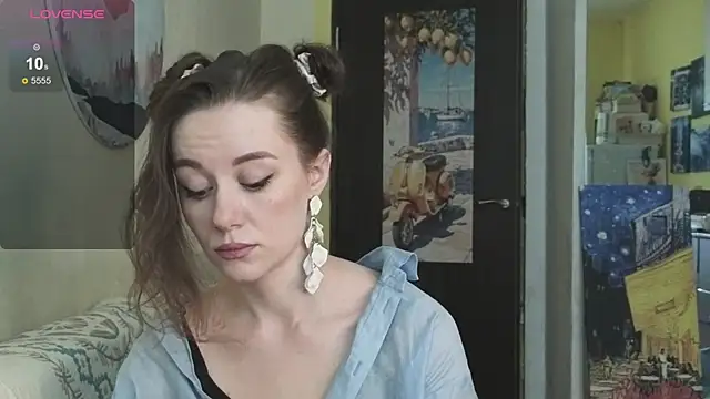 Snapshot of SkyHelen chatting on April 2026 06:53:02 AM SkyHelen online show from April 2026 06:53:02 AM