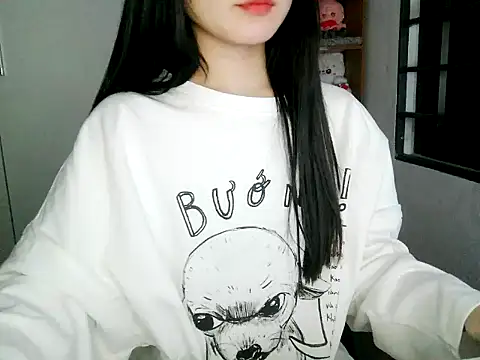 Snapshot of Annabelle-e chatting on October 2025 03:52:01 PM Annabelle-e online show from October 2025 03:52:01 PM