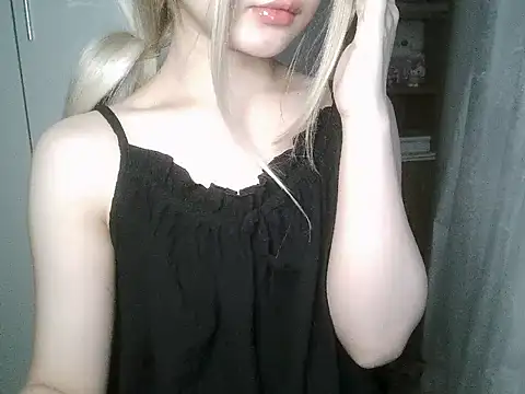 Snapshot of Annabelle-e chatting on March 2026 10:05:01 PM Annabelle-e online show from March 2026 10:05:01 PM