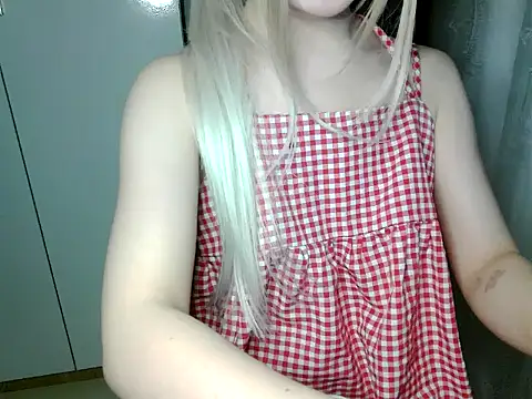 Snapshot of Annabelle-e chatting on March 2026 03:38:01 PM Annabelle-e online show from March 2026 03:38:01 PM