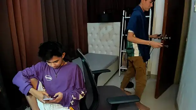 Snapshot of xxxhugecocktwinkxxx chatting on October 2025 05:44:02 PM xxxhugecocktwinkxxx online show from October 2025 05:44:02 PM