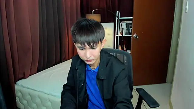 Snapshot of xxxhugecocktwinkxxx chatting on October 2025 07:47:01 PM xxxhugecocktwinkxxx online show from October 2025 07:47:01 PM