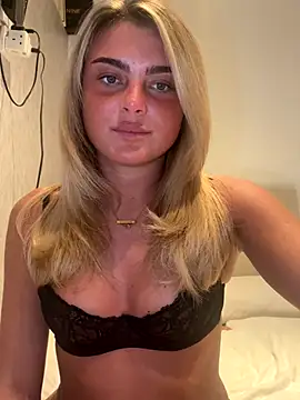 Snapshot of CassyBaby chatting on September 2025 11:04:02 PM CassyBaby online show from September 2025 11:04:02 PM