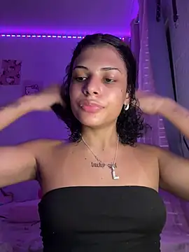 Snapshot of luluzinhax chatting on March 2026 04:24:02 AM luluzinhax online show from March 2026 04:24:02 AM