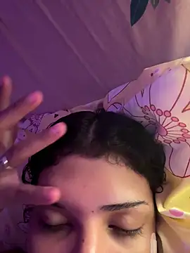 Snapshot of luluzinhax chatting on April 2026 04:21:02 AM luluzinhax online show from April 2026 04:21:02 AM