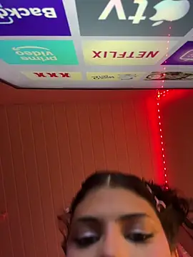 Snapshot of luluzinhax chatting on April 2026 03:39:02 AM luluzinhax online show from April 2026 03:39:02 AM