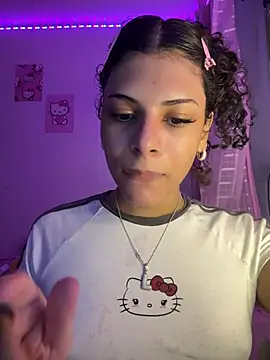 Snapshot of luluzinhax chatting on April 2026 03:22:01 AM luluzinhax online show from April 2026 03:22:01 AM