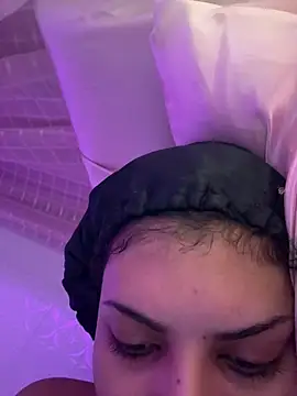 Snapshot of luluzinhax chatting on April 2026 05:03:02 AM luluzinhax online show from April 2026 05:03:02 AM