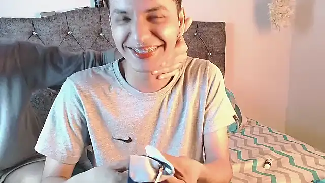 Snapshot of logan_willyams_ chatting on October 2025 10:54:02 PM logan willyams  online show from October 2025 10:54:02 PM