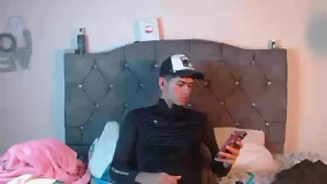 Snapshot of logan_willyams_ chatting on October 2025 07:49:02 PM logan willyams  online show from October 2025 07:49:02 PM