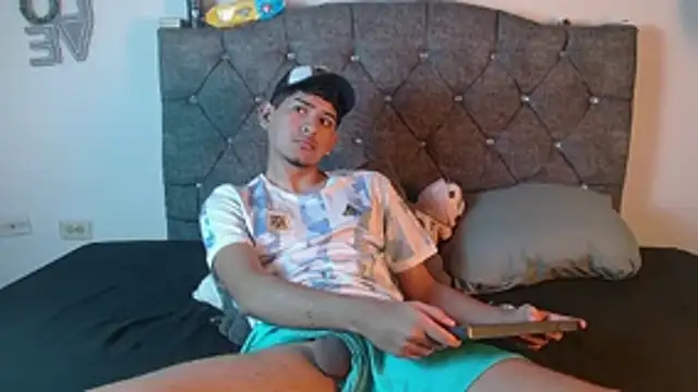 Snapshot of logan_willyams_ chatting on October 2025 09:59:02 PM logan willyams  online show from October 2025 09:59:02 PM