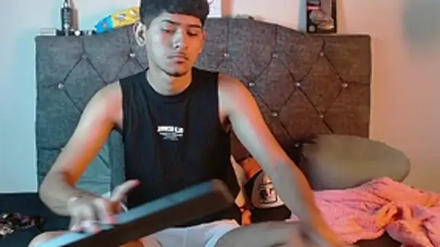 Snapshot of logan_willyams_ chatting on October 2025 05:08:02 AM logan willyams  online show from October 2025 05:08:02 AM