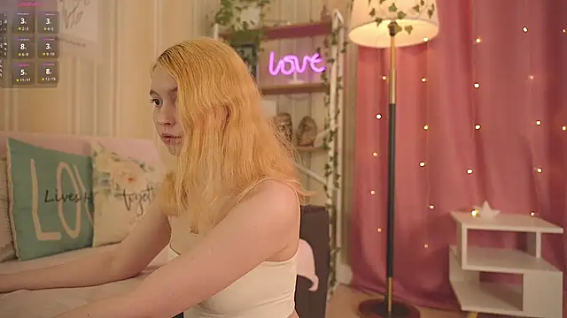 Snapshot of Ruminelle chatting on April 2026 11:42:02 AM Ruminelle online show from April 2026 11:42:02 AM