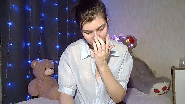 Nancy Luna online show from October 2025 03:29:01 PM