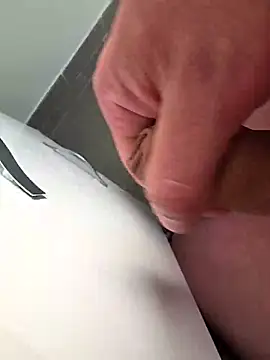 Snapshot of NuclearValue40 chatting on April 2026 05:20:02 PM NuclearValue40 online show from April 2026 05:20:02 PM