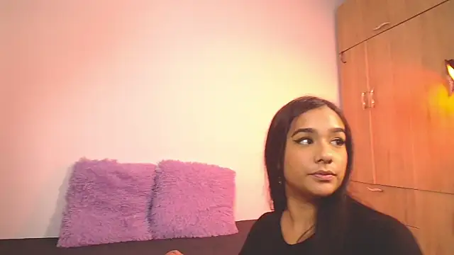 mae nathan  online show from October 2025 05:06:01 AM