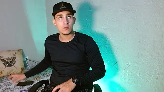 massimo vidal  online show from November 2025 04:01:02 AM