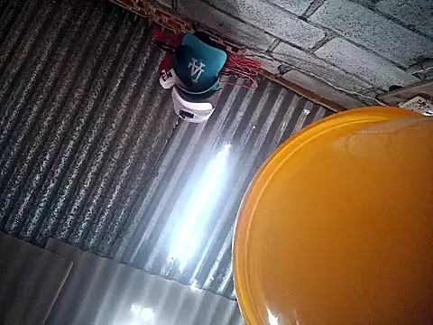 SaraBust online show from October 2025 04:27:01 PM