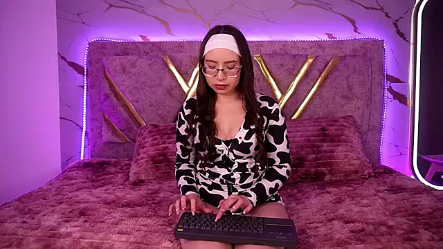 natasha vesper online show from October 2025 12:07:02 PM